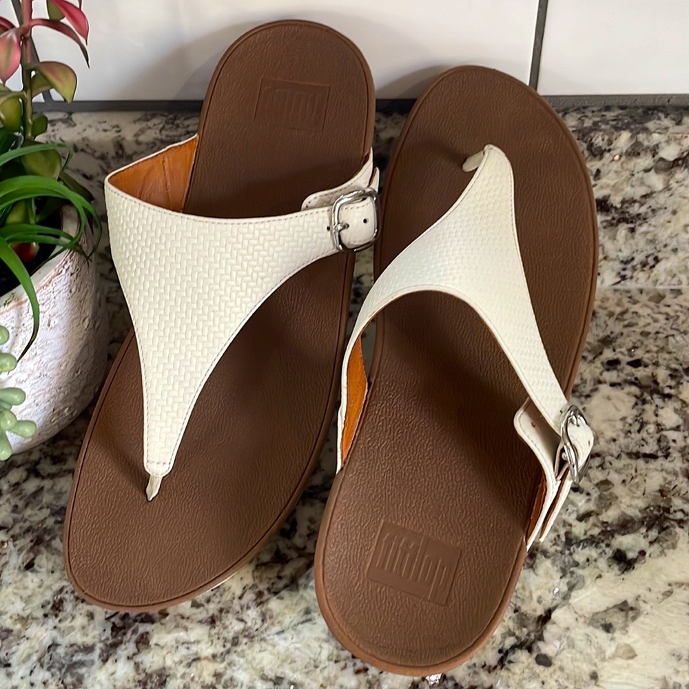 Fitflop Women’s thong sandal White Size 10